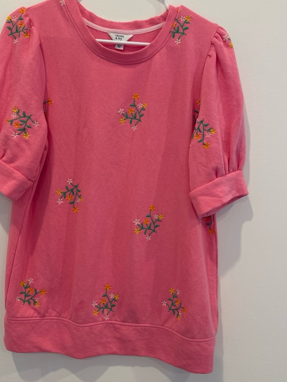 crown & ivy Pink Embroidered Floral Puff-Sleeve Sweatshirt